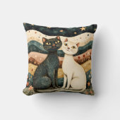 Serene Cats Throw Pillow クッション (正面)