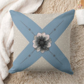 Serene Décor Dusty Blue and Beige Dahlia クッション (ブランケット)