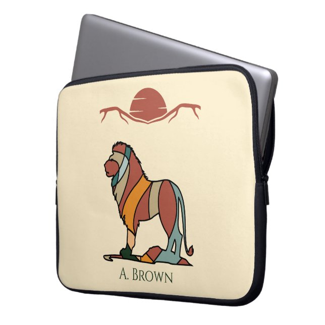 Serene Savanna Kind Lion Abstract Monogram ラップトップスリーブ (正面左)