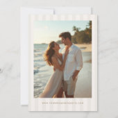 Serene Shell Monogram Coastal Stripes Wedding セーブザデート (裏面)