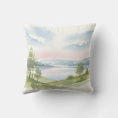 Serene Watercolor Lake Landscape Nature クッション (裏面)