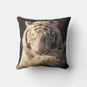 Serene White Tiger Throw Pillow – Gentle Elegance クッション (裏面)