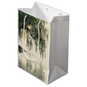 Serene Willow Tree Reflection Nature Art (11) ミディアムペーパーバッグ (正面アングル)