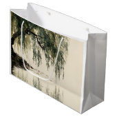 Serene Willow Tree Reflection Nature Art (11) ラージペーパーバッグ (正面アングル)
