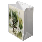 Serene Willow Tree Reflection Nature Art (12) ミディアムペーパーバッグ (正面アングル)
