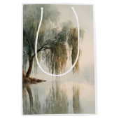 Serene Willow Tree Reflection Nature Art (13) ミディアムペーパーバッグ (正面)