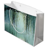 Serene Willow Tree Reflection Nature Art (4) ラージペーパーバッグ (裏面アングル)