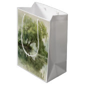 Serene Willow Tree Reflection Nature Art (5) ミディアムペーパーバッグ (裏面アングル)