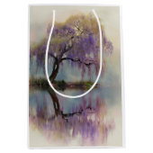 Serene Willow Tree Reflection Nature Art (6) ミディアムペーパーバッグ (正面)
