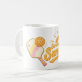 Serving Up Sunshine | サンシャインを届ける陽気なパステルピックルボールライフ コーヒーマグカップ (正面左)