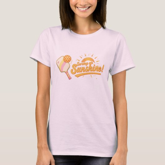 Serving Up Sunshine - Sunny Pastel Pickleball Life Tシャツ (正面)