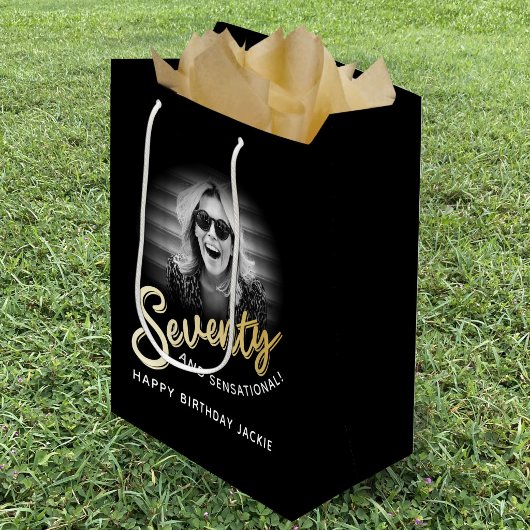 Seventy gold script and custom photo 70th birthday ミディアムペーパーバッグ
