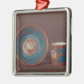 Sevresのブルーのcelesteのコーヒーカップ・アンド・ソーサー、c.1780 メタルオーナメント (左)