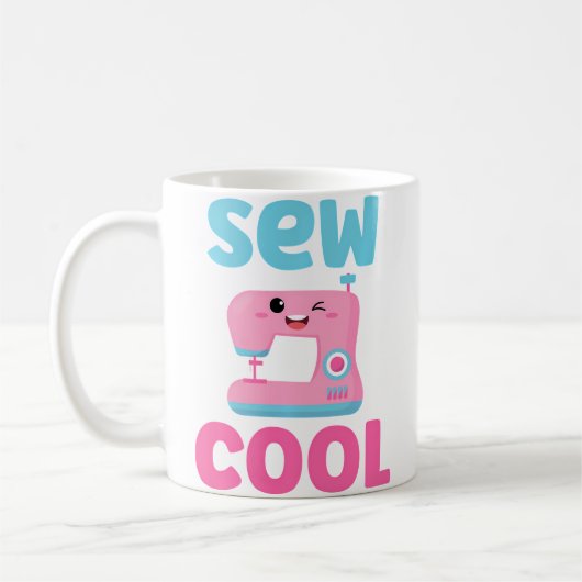 Sew Cool Cute Kawaii Sewing Machine Funny Pun Quil コーヒーマグカップ (左)