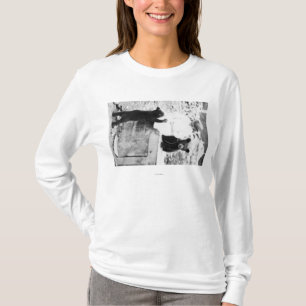 Sewardの小熊と遊んでいる女の子 Tシャツ