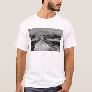 Seward、橋Photograpからのアラスカの眺め Tシャツ