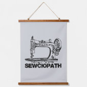 Sewciopath Sewing Keeps Me Mended Fun 吊り下げ型タペストリー (正面)