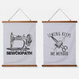 Sewciopath Sewing Keeps Me Mended Fun 吊り下げ型タペストリー