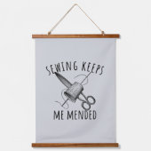 Sewciopath Sewing Keeps Me Mended Fun 吊り下げ型タペストリー (正面2)