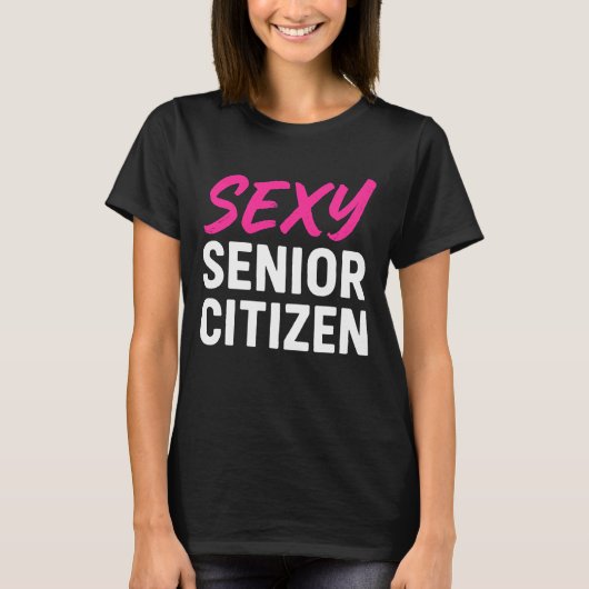 Sexy Senior Citizen Funny Senior Citizen Retired Tシャツ (正面)