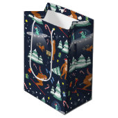 SFクリスマス |ビッグ足、エイリアン、トナカイ ミディアムペーパーバッグ (正面アングル)