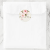 Shabby Chic Pink Roses Personalized To and From ラウンドシール (バッグ)