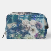 Shabby Chic White & Faded Pink Roses On Blue ドップキット (裏面)