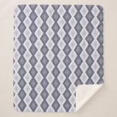Shades of blue grey diamond pattern シェルパブランケット (正面)
