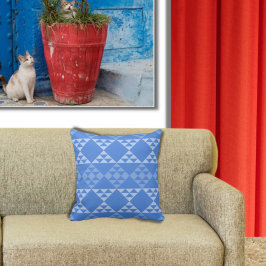 Shades Of Blue Triangle Pattern装飾用クッション クッション