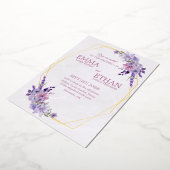 Shades of Dusty Purple Blooms Geometric Wedding  箔招待状 (回転した状態)