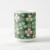 SHADES OF GREEN & PINK IRISH CELTIC SHAMROCKS  コーヒーマグカップ (中央)