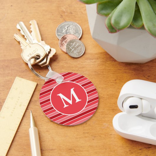 Shades of Red and White Striped Monogrammed キーホルダー (デスク)
