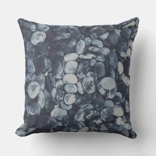 Shadow Pebble Dreams Throw Pillow クッション (正面)