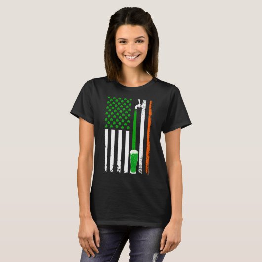 Shamrock Beer American Flag St. Patrick's Day Drin Tシャツ (正面フル)