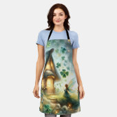 Shamrock Fairy Cottage Glow エプロン (着用した状態)