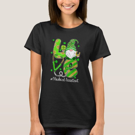 Shamrock Gnome Love Medical Assistant St Patricks  Tシャツ (正面)