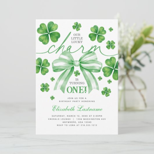 Shamrock Green Bow Lucky Charm 1st Birthday 招待状 (スタンド正面)