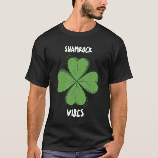 Shamrock Vibes Four-Leaf Clover St. Paddy's Day Tシャツ (正面)