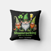 Shamrocking with My Gnomies おもしろい St. Patrick's クッション (正面)