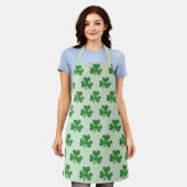 Shamrocks Green Kitchen Apron エプロン (着用した状態)