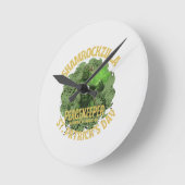 Shamrockzilla Peacekeeper: St. Patrick’s Day Kaiju ラウンド壁時計 (傾斜)