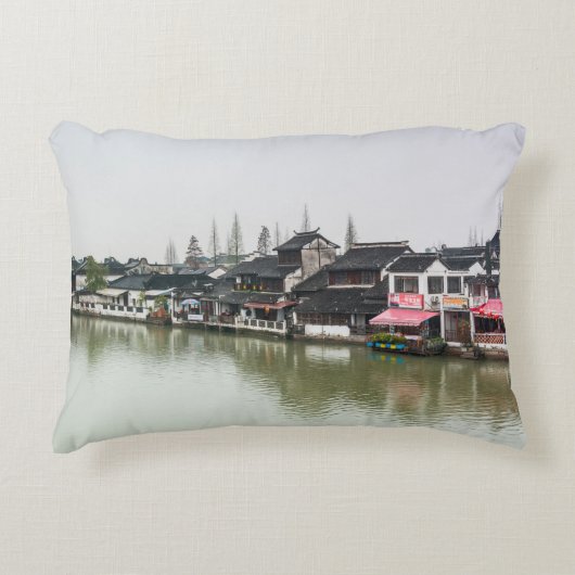 Shanghai, China, Mar 30, 2017, Wooden historic bui アクセントクッション (正面)