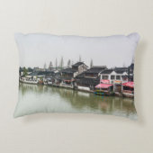 Shanghai, China, Mar 30, 2017, Wooden historic bui アクセントクッション (裏面)