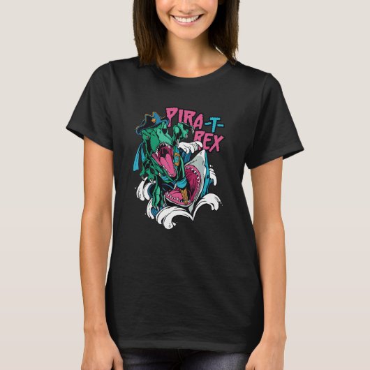 Shark Attacking A rex Pirate Pira rex Rise Time Tシャツ (正面)
