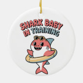 Shark Baby in Training | キッズ セラミックオーナメント (裏面)