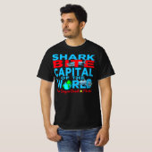 shark bite capital in  world new smyrna daytona tシャツ (正面フル)