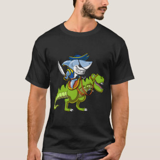 Shark Pirate Riding T-Rex Dinosaur Tシャツ