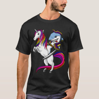 Shark Pirate Riding Unicorn Tシャツ