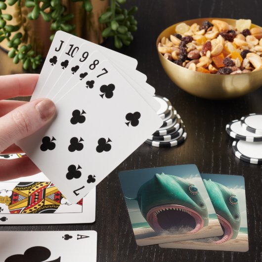 Shark sculpture on the beach トランプ (インサイチュ)