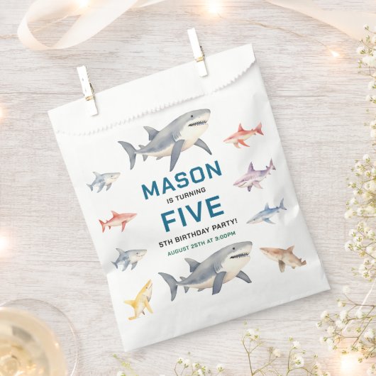Shark Splash 5th Birthday Party | Cute Ocean Kids フェイバーバッグ (クリップ留めされた状態)